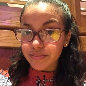 Meet your Posher, Maira